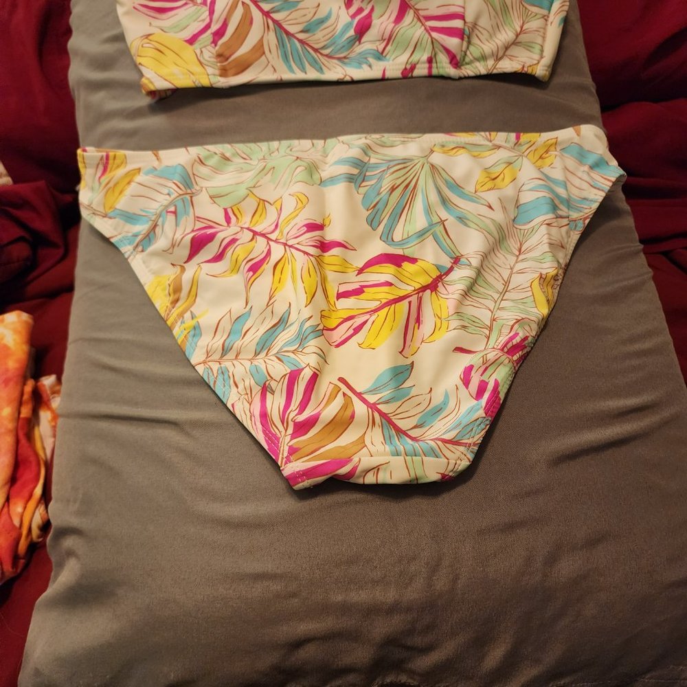 Women's 2 Peice Bathing Suit - Picture 2 of 7